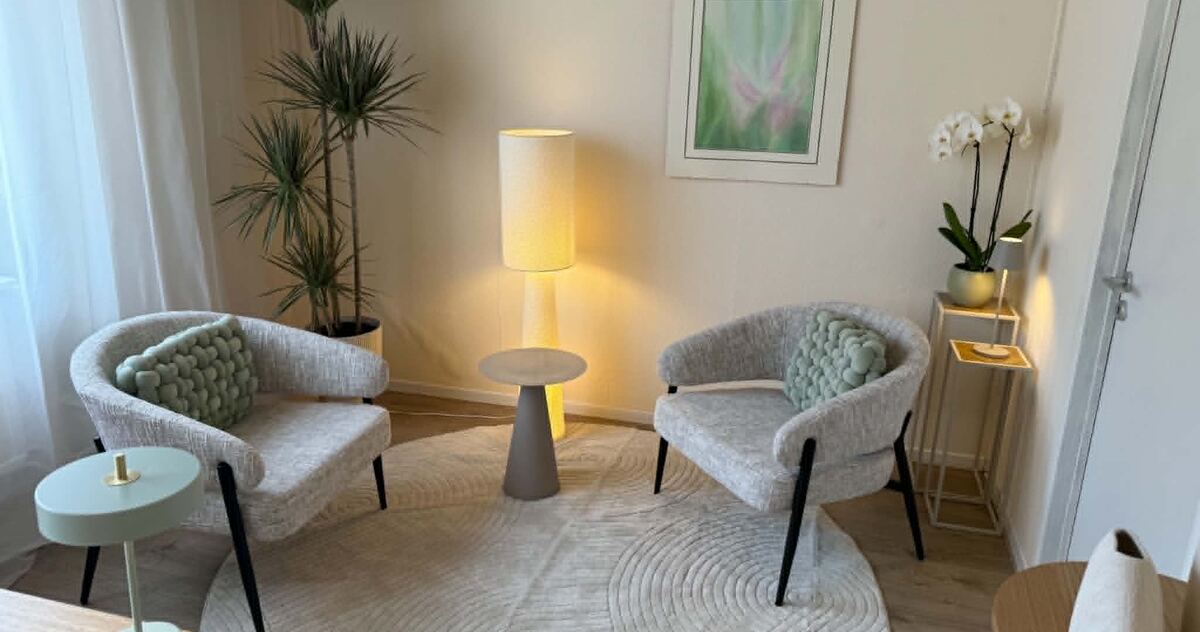 Le studio MA COACH : deux fauteuils accueillants dans une lumière douce